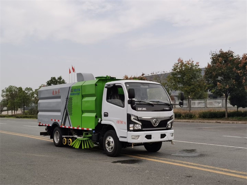東風(fēng)多利卡3308軸距洗掃車